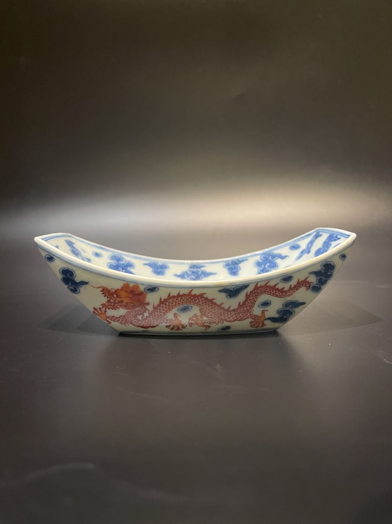 清乾隆 青花矾红云龙纹茶船 - 图2