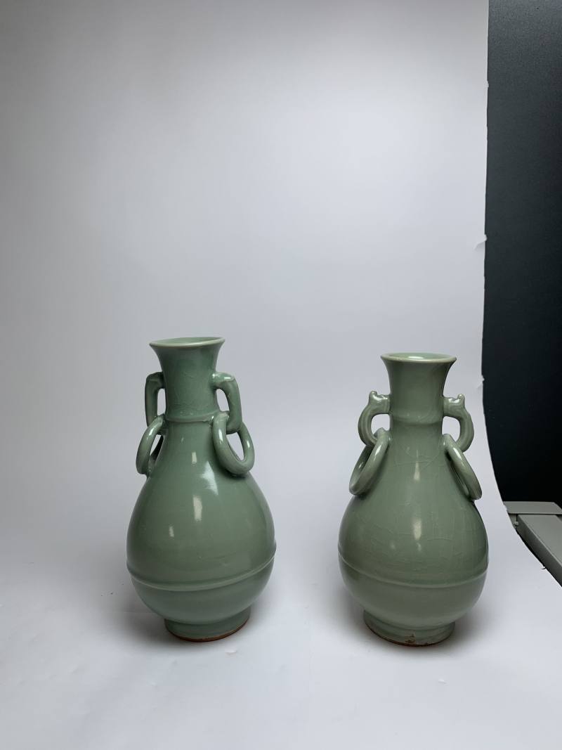 元 龙泉青釉双活环耳瓶一对 - 图2