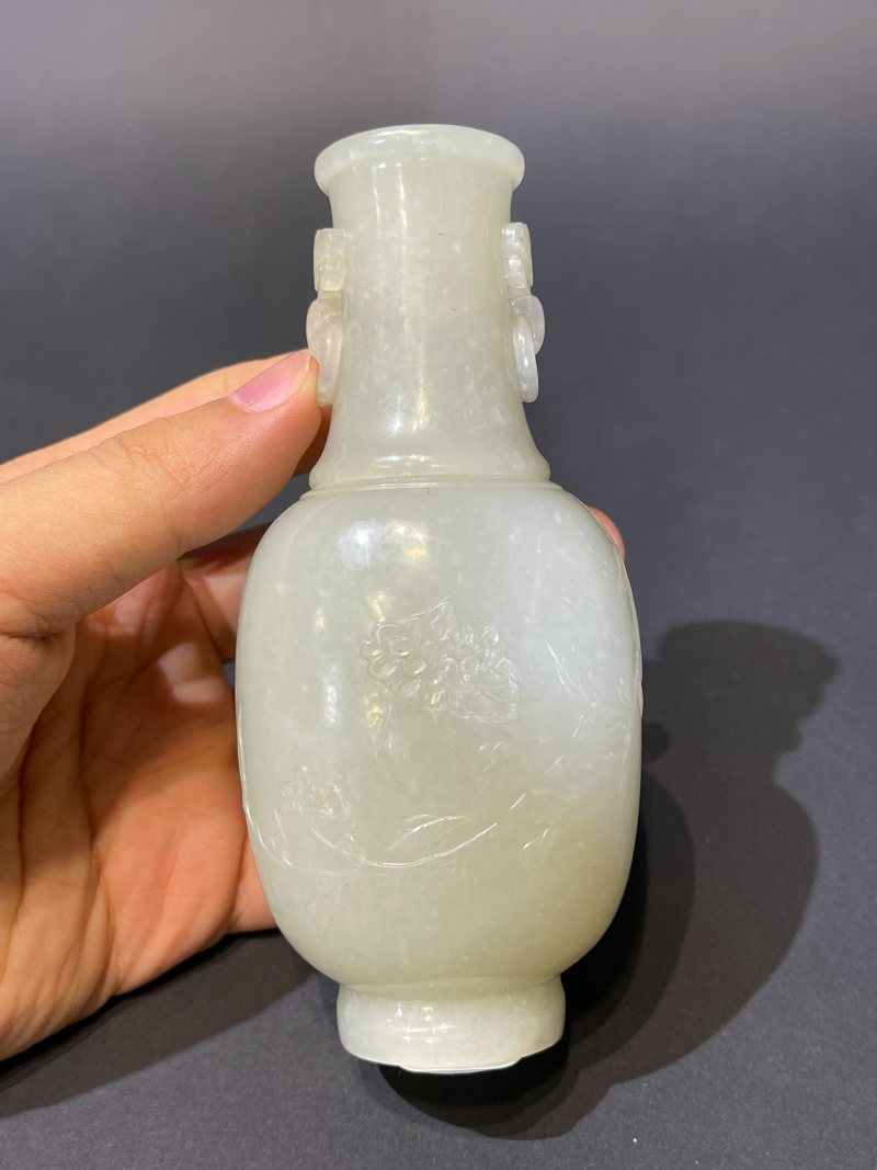清乾隆 白玉双耳小瓶 - 图3