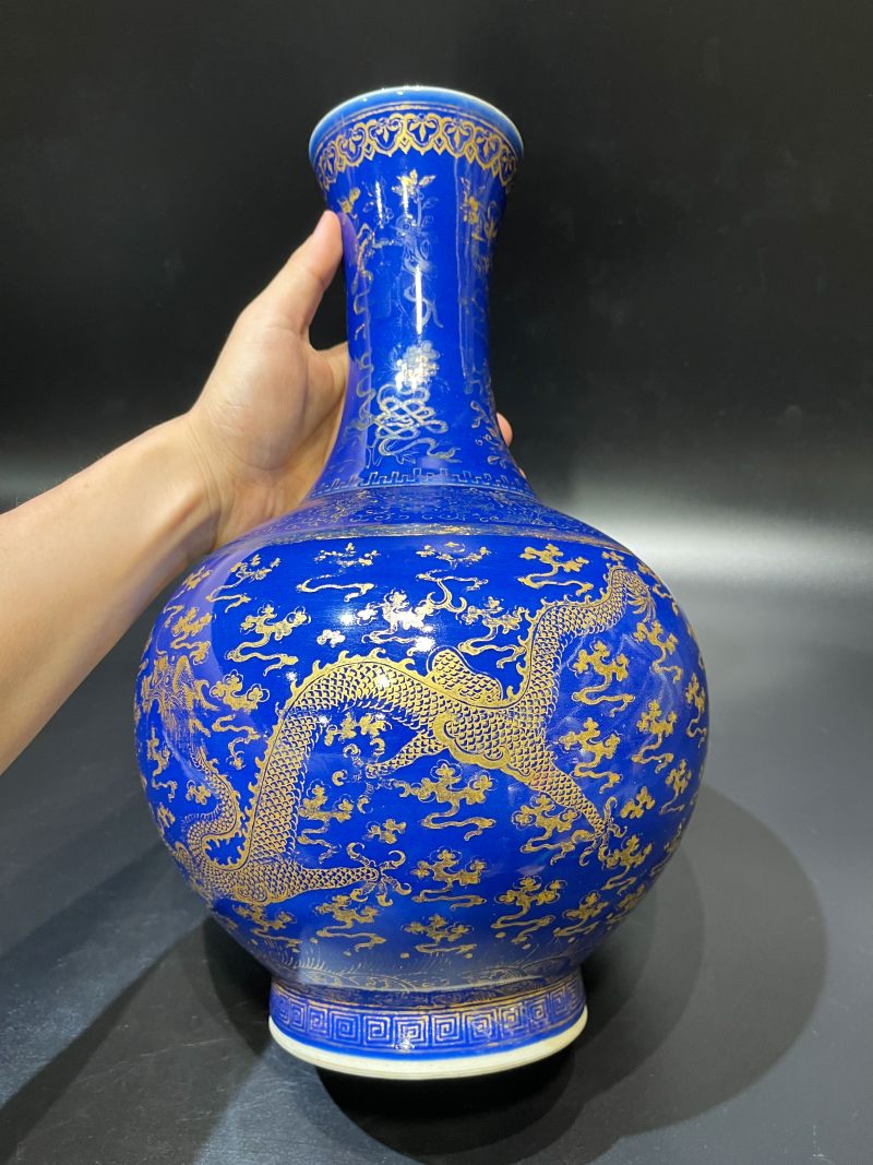 清光绪 霁蓝釉描金龙纹赏瓶 - 图4