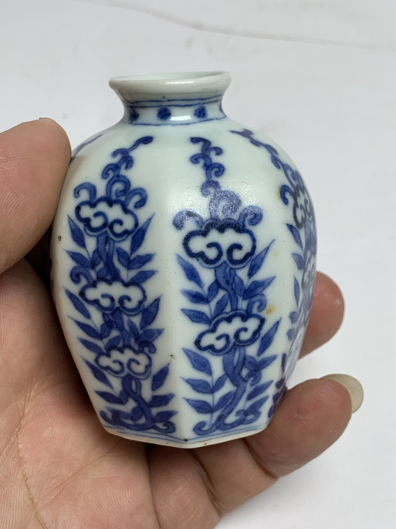 清雍正 青花灵芝纹八棱小罐 - 图6