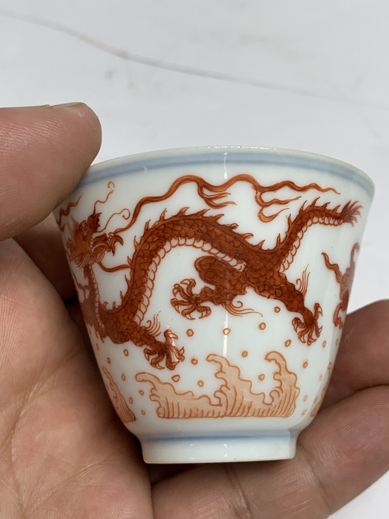 清乾隆 矾红江崖海水云龙纹撇口杯一对（附原包装） - 图9
