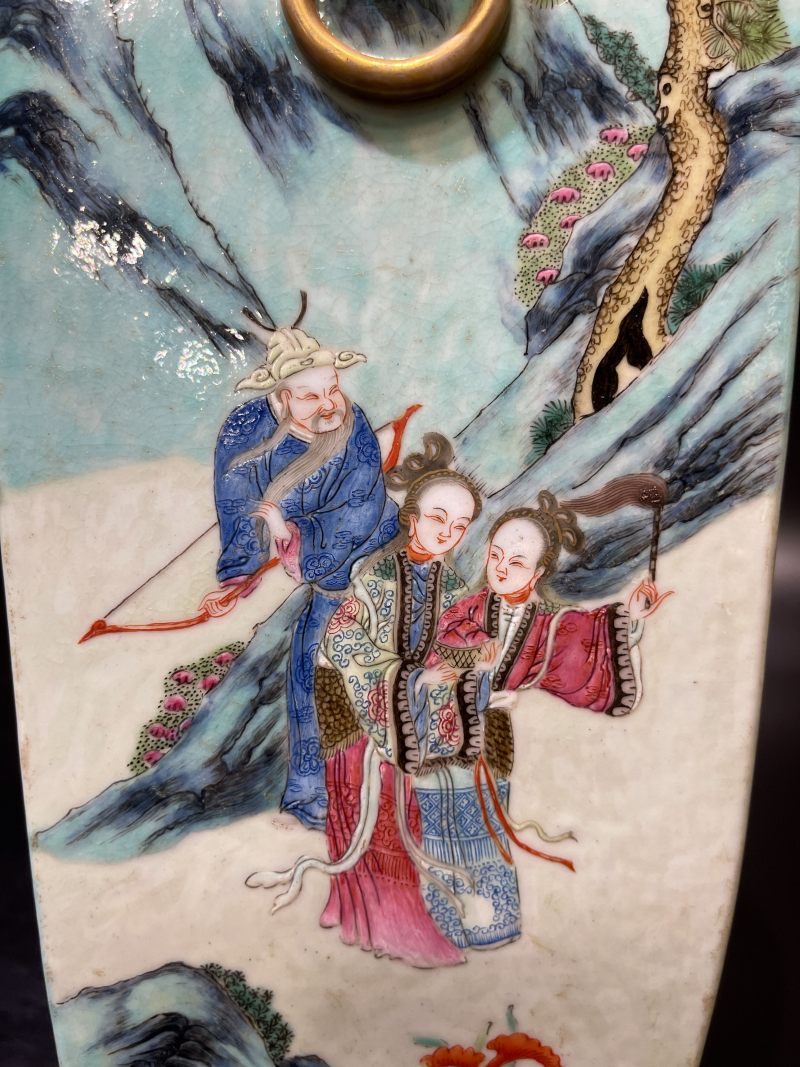 清同治 粉彩群仙祝寿图铺首方瓶 - 图10