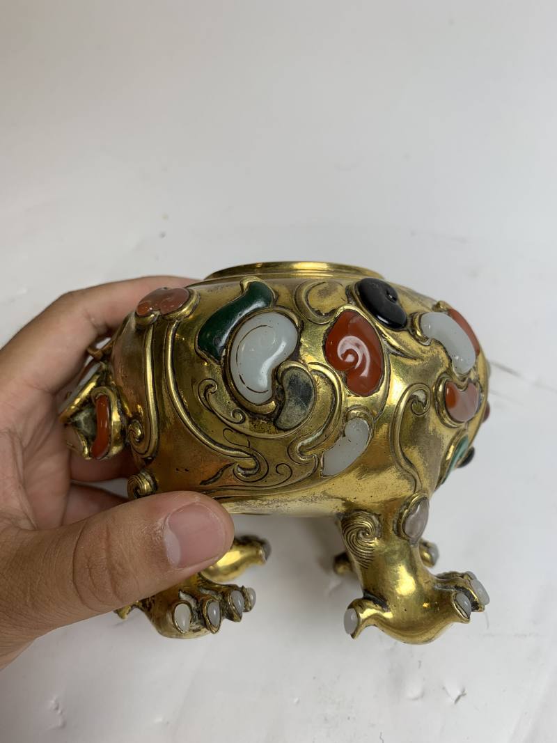 清乾隆 铜鎏金嵌百宝甪端香熏 - 图12