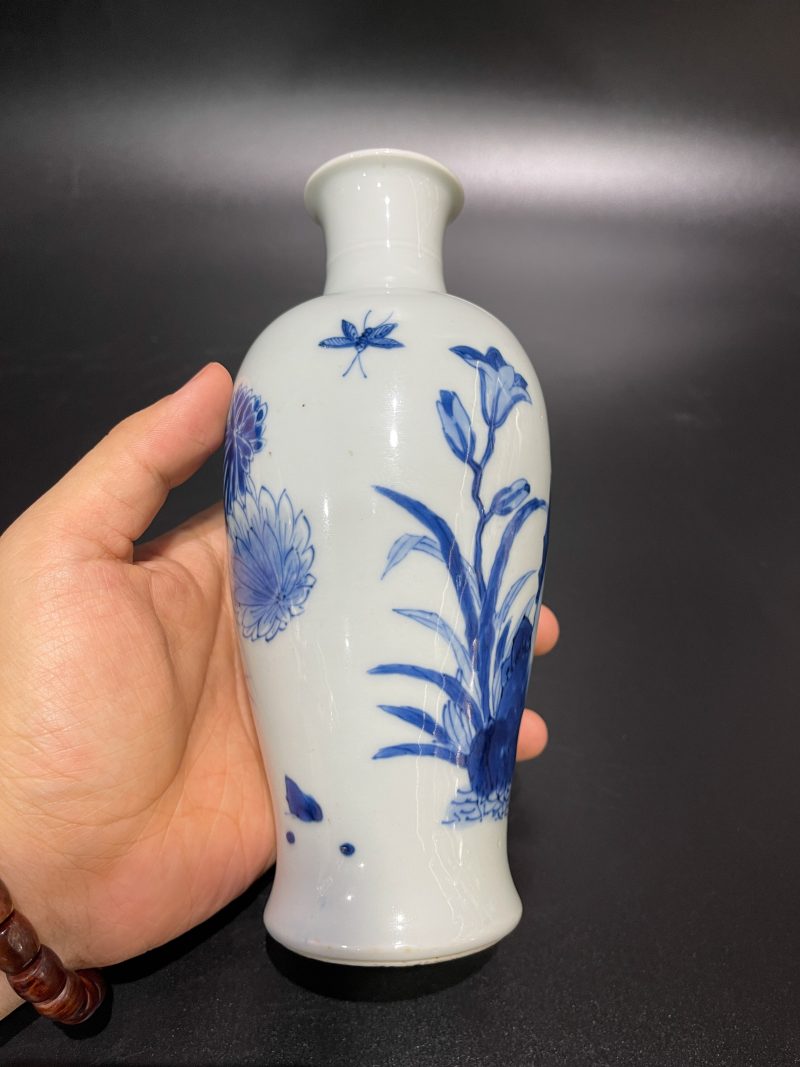 清康熙 青花蝶恋花图观音瓶 - 图5