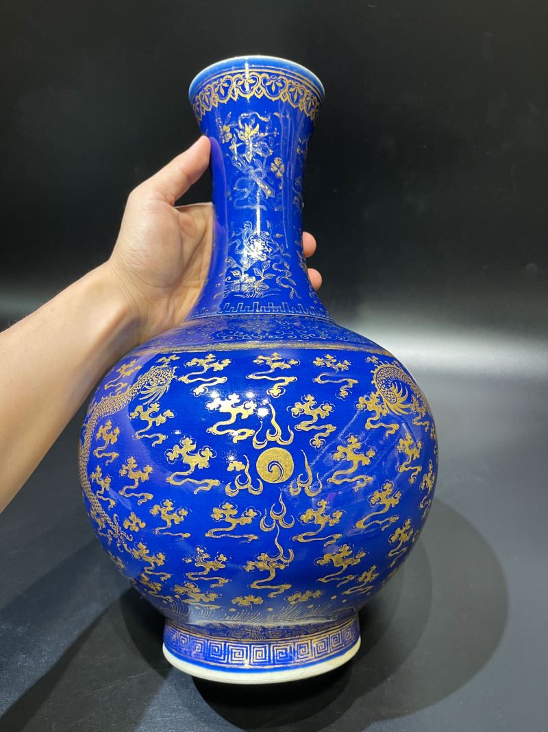 清光绪 霁蓝釉描金龙纹赏瓶 - 图5