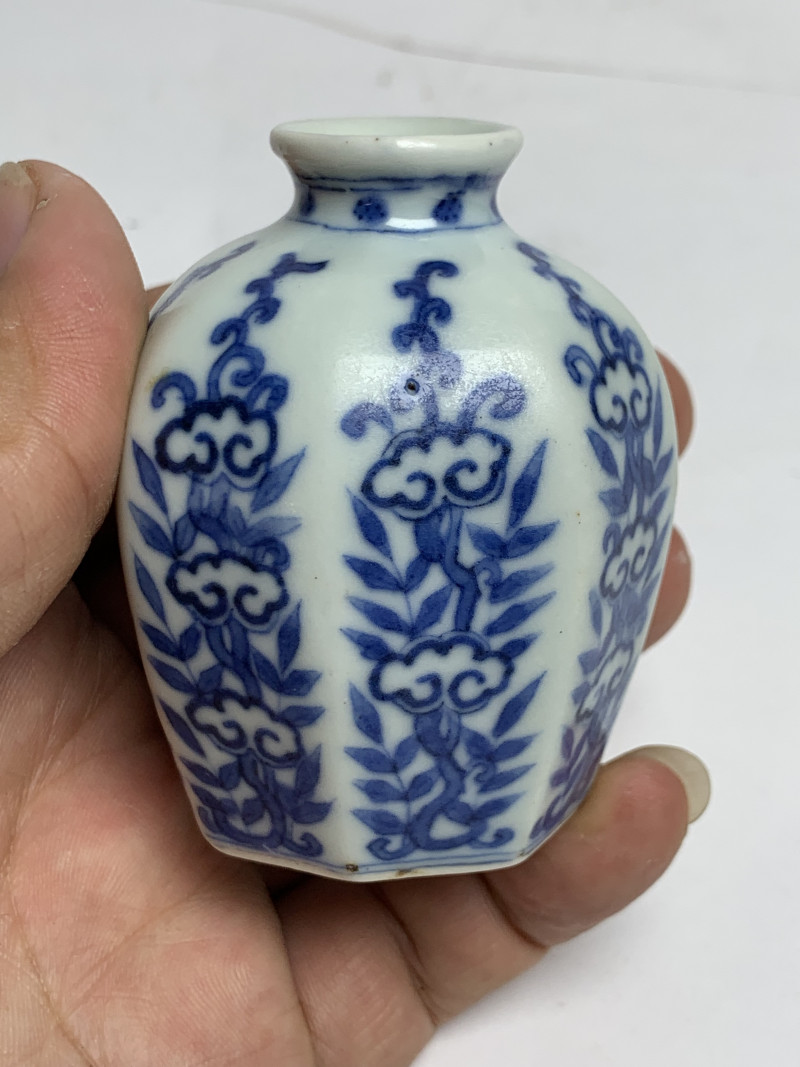 清雍正 青花灵芝纹八棱小罐 - 图7