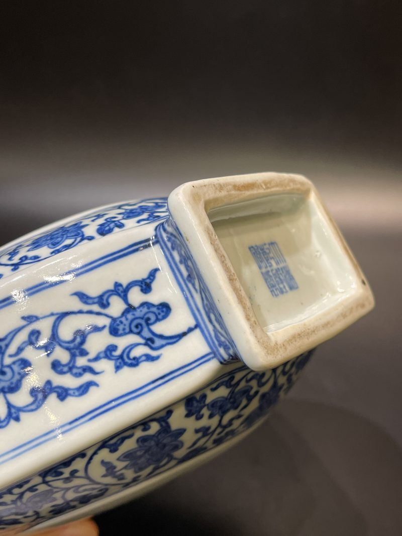 清 青花缠枝莲开光福寿纹杏圆抱月瓶 - 图14