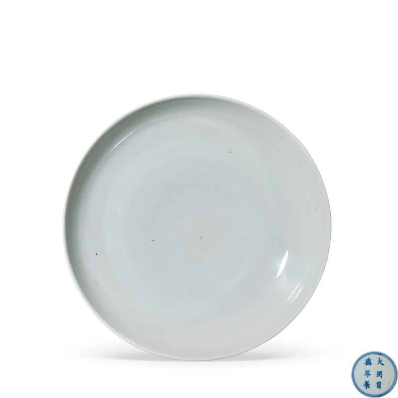 清康熙 白釉暗刻龙纹盘