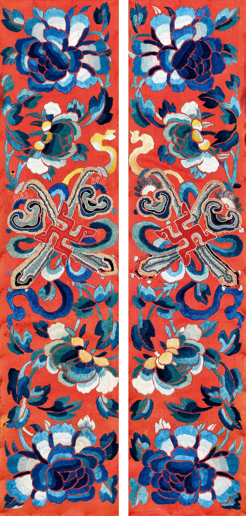 清 红缎地如意万字纹挽袖