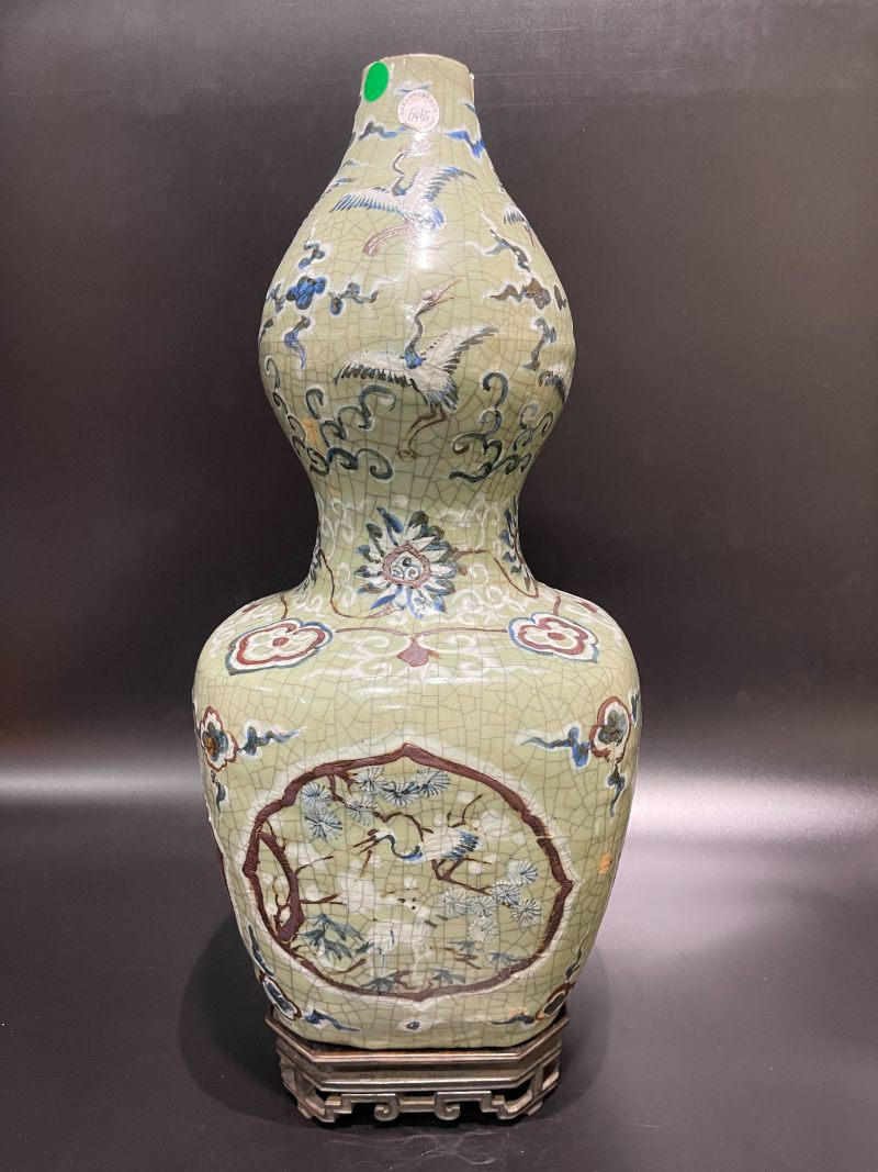 明嘉靖 仿官釉堆白青花铁锈花松鹤延年纹大葫芦瓶 - 图3