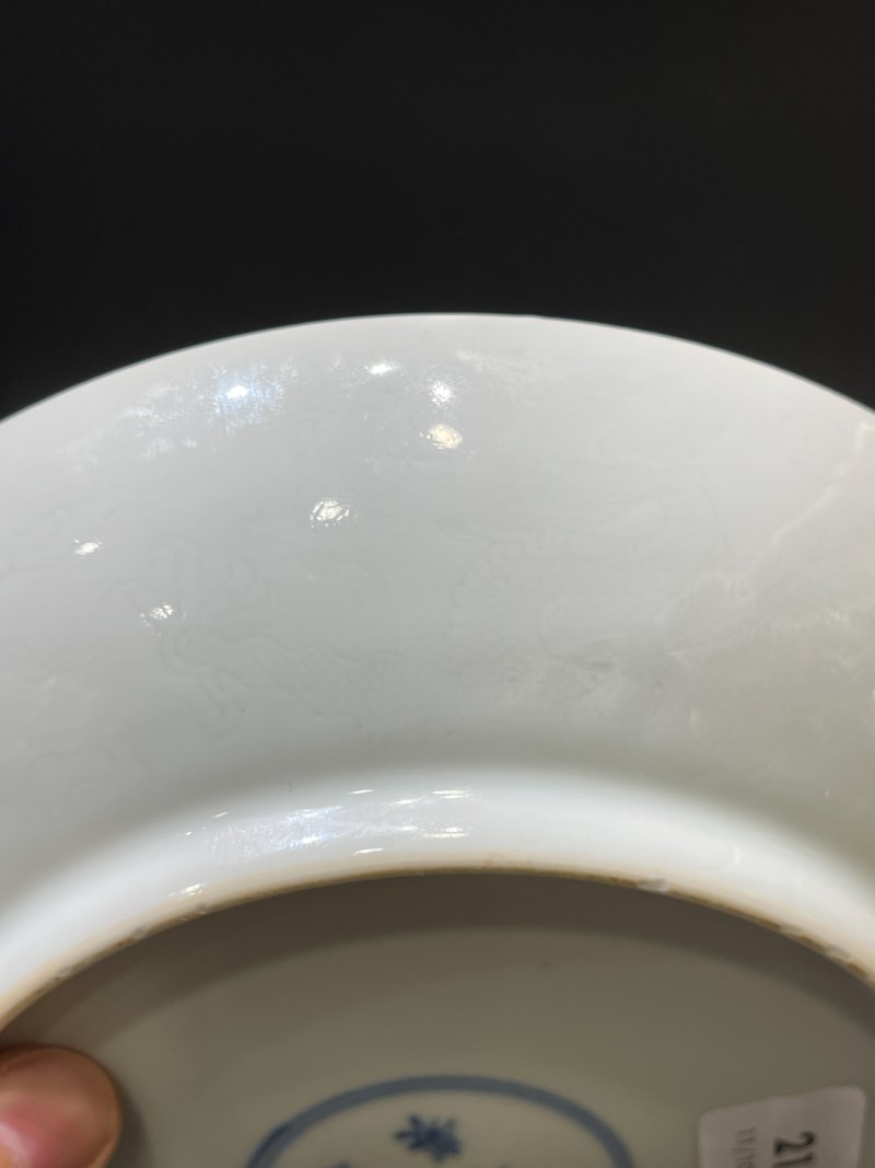 清康熙 白釉暗刻龙纹盘 - 图7