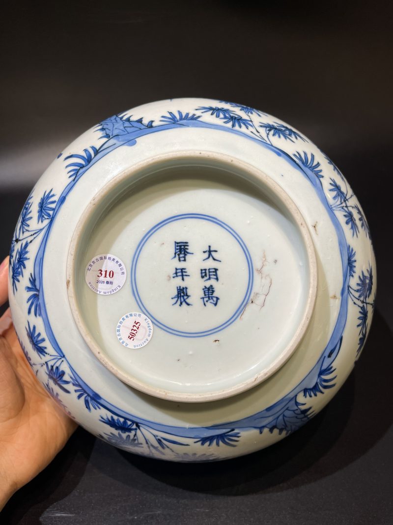 明万历 青花花卉瑞果纹大碗 - 图14