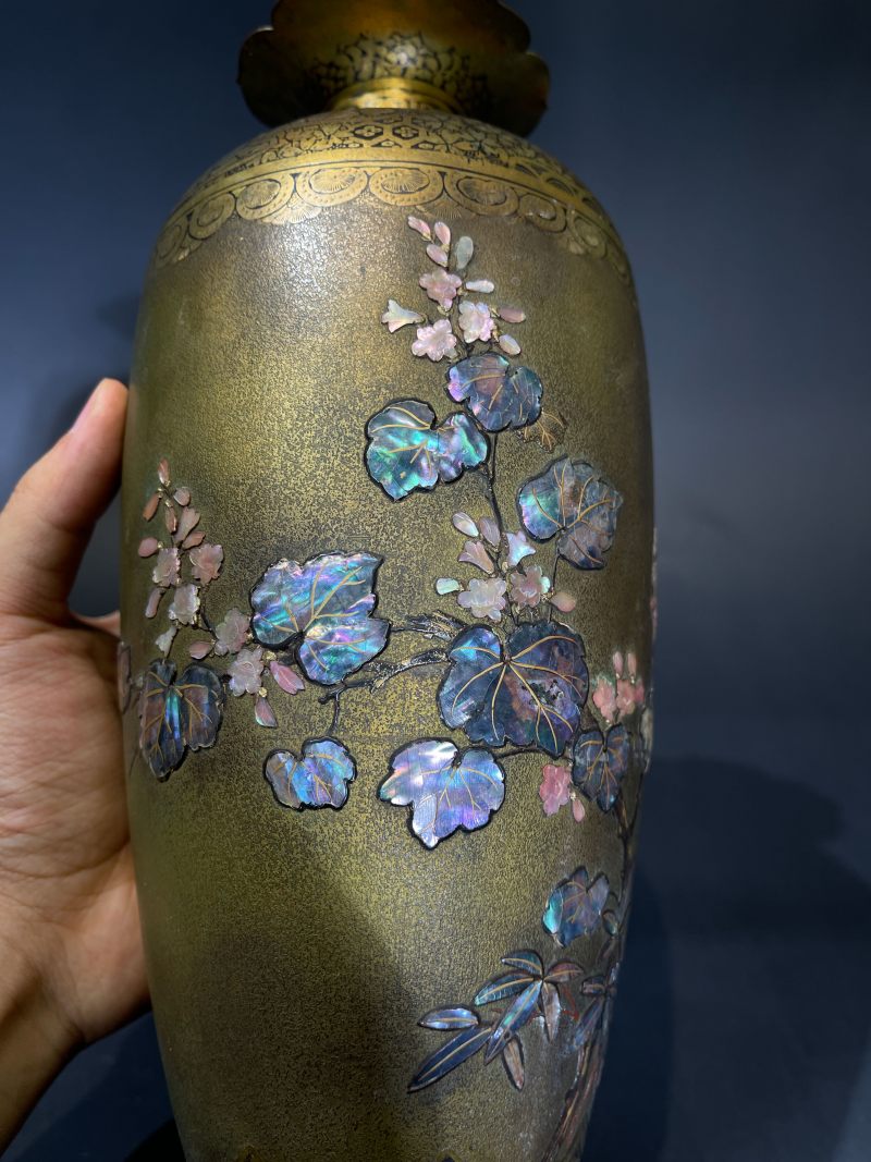清 铜芝山嵌花卉纹花瓶一对 - 图15
