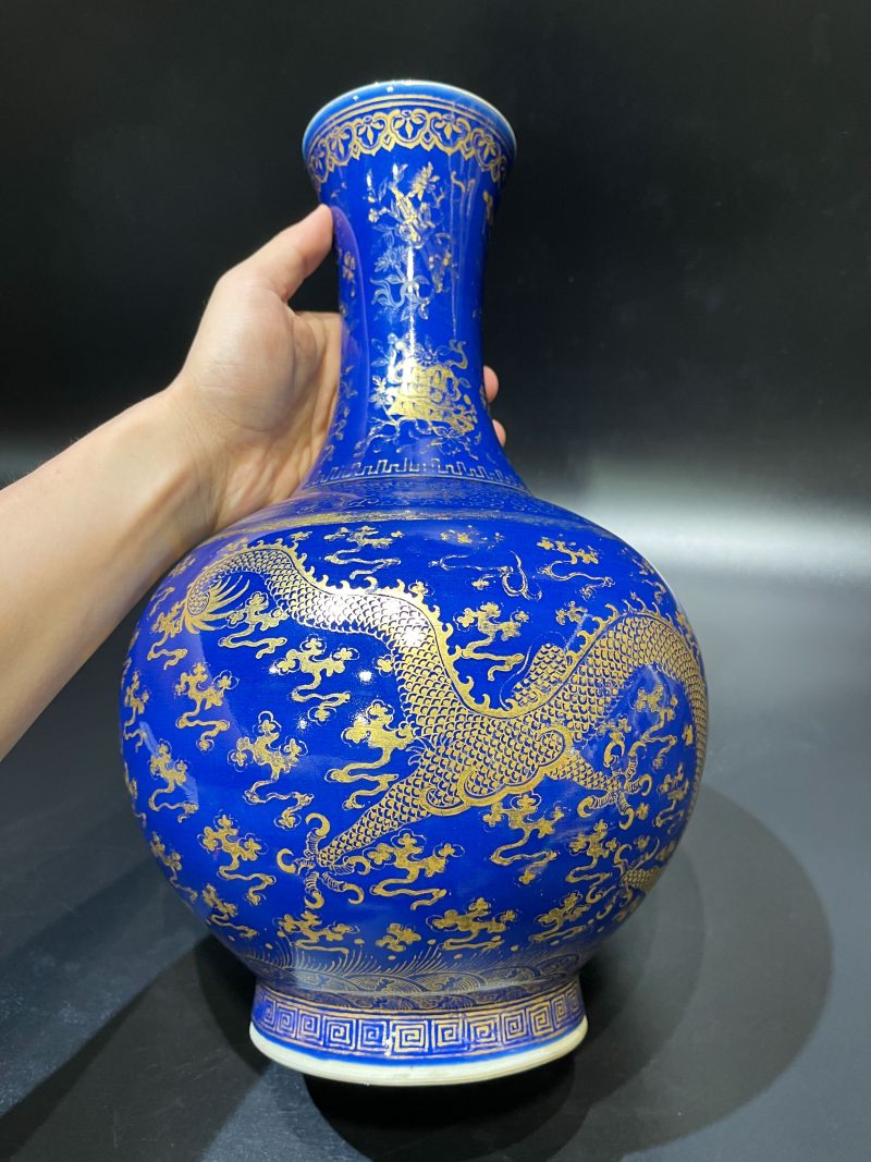 清光绪 霁蓝釉描金龙纹赏瓶 - 图6