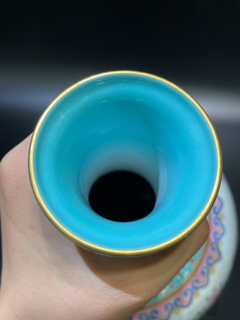 清嘉庆 翡翠地洋彩三羊开泰尊 - 图22