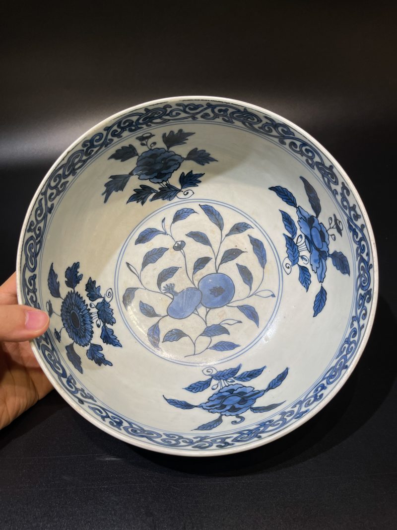 明万历 青花花卉瑞果纹大碗 - 图9