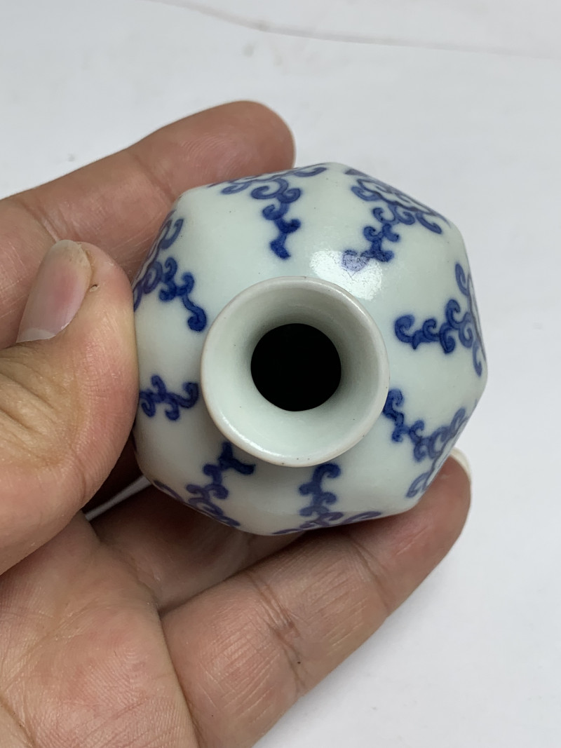 清雍正 青花灵芝纹八棱小罐 - 图8