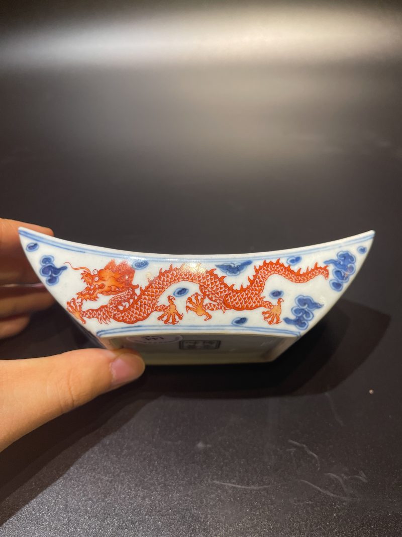 清乾隆 青花矾红云龙纹茶船 - 图6