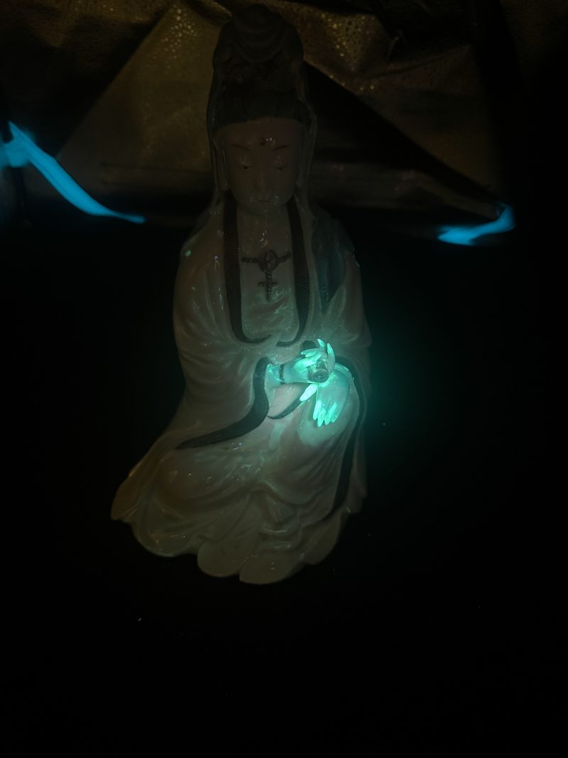 清乾隆 唐窑粉彩观音坐像 - 图11