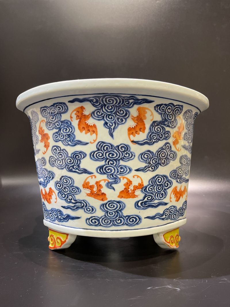 清光绪 青花矾红云蝠纹蝠形大花盆 - 图3
