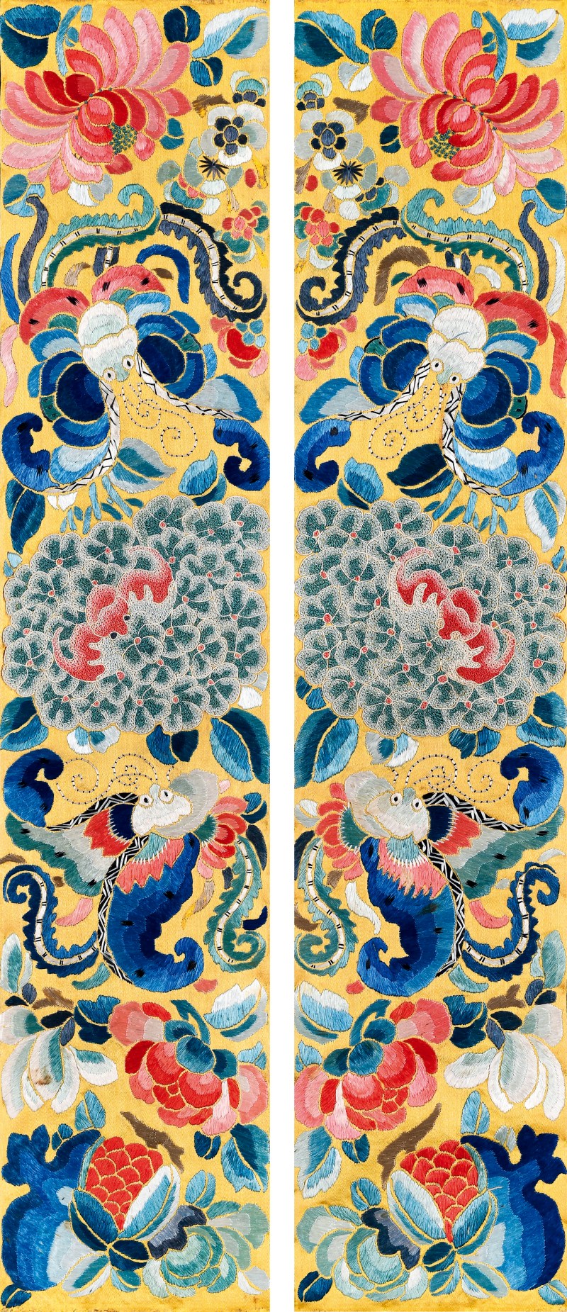 清 黄缎地绣球花纹挽袖