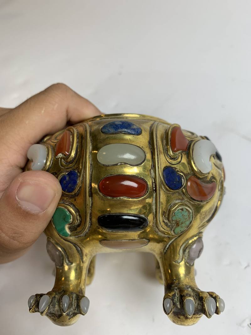 清乾隆 铜鎏金嵌百宝甪端香熏 - 图15