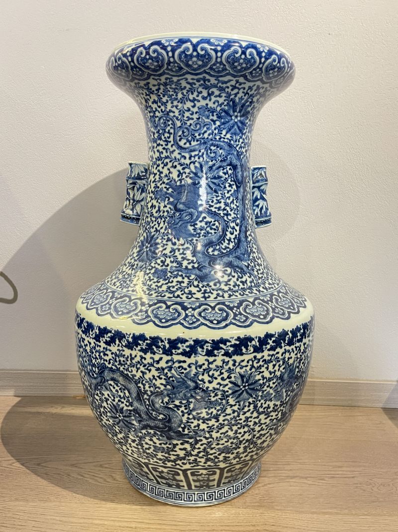 清中期 青花龙穿花纹双耳盘口大瓶 - 图2