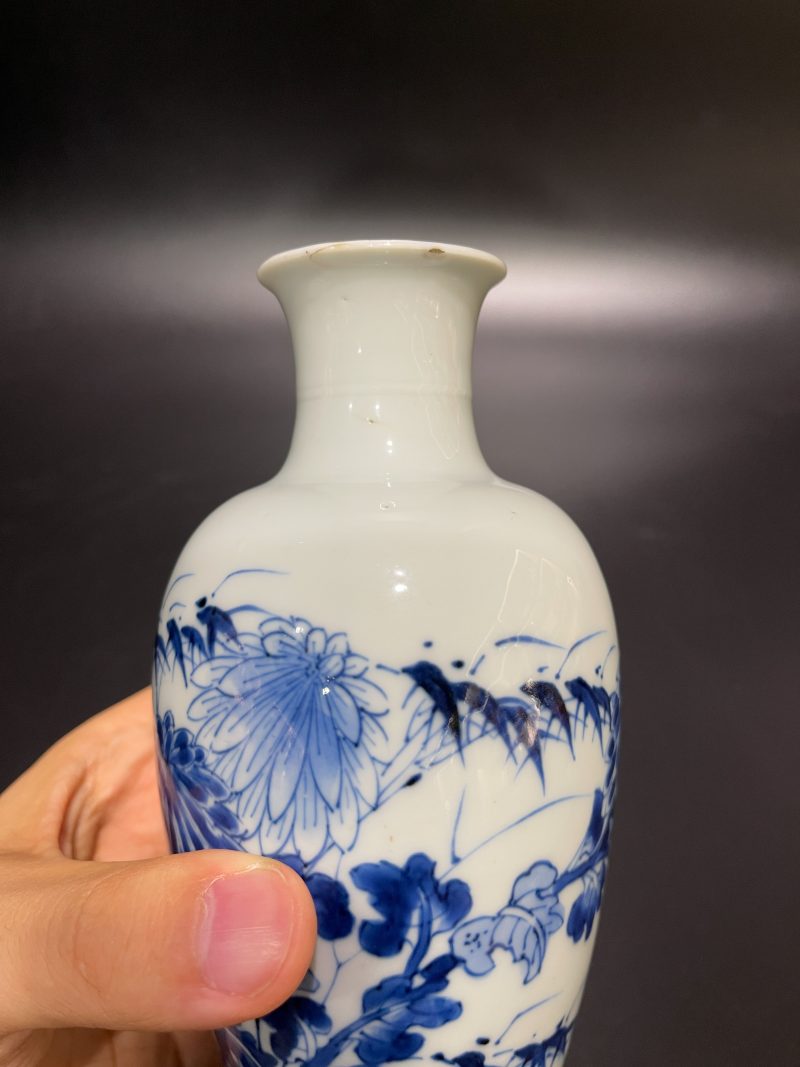 清康熙 青花蝶恋花图观音瓶 - 图8