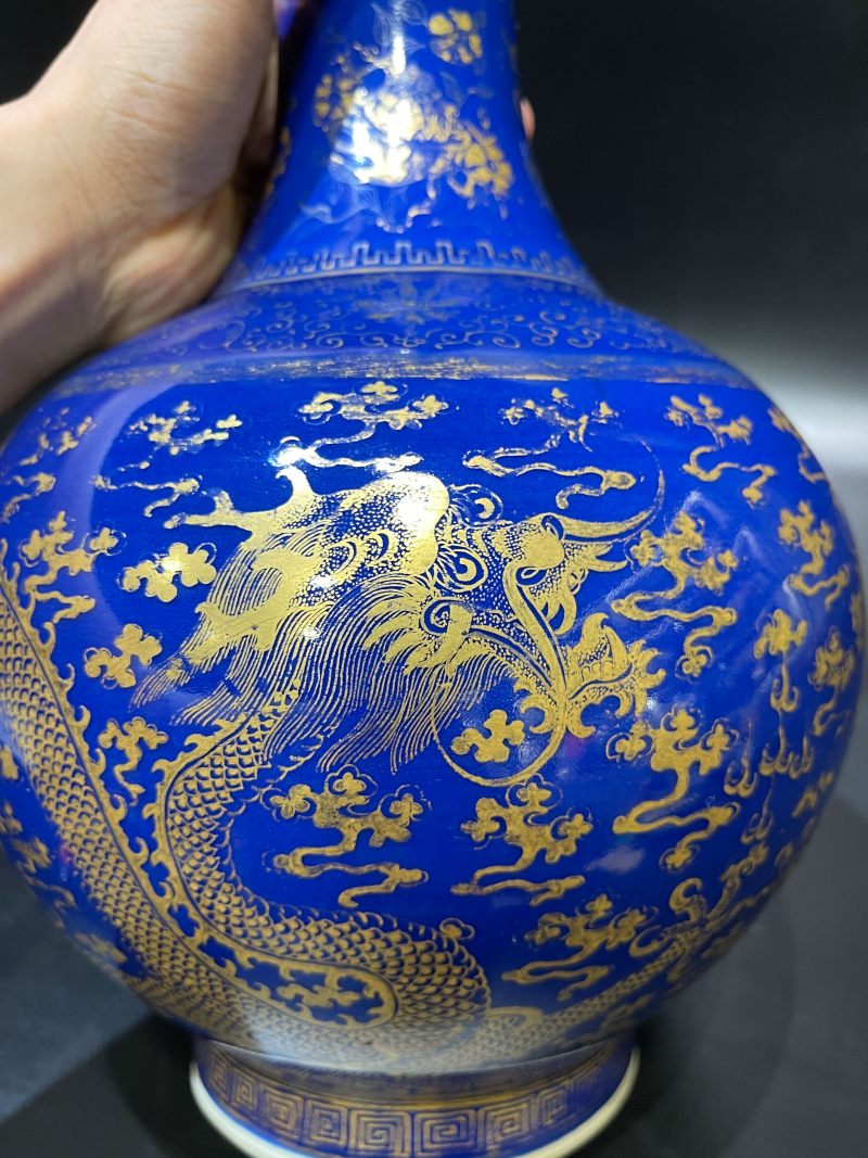 清光绪 霁蓝釉描金龙纹赏瓶 - 图8