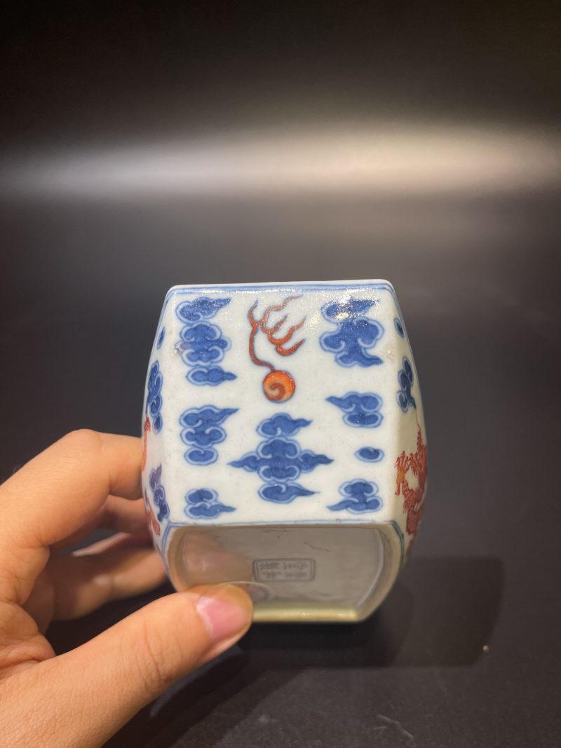 清乾隆 青花矾红云龙纹茶船 - 图7