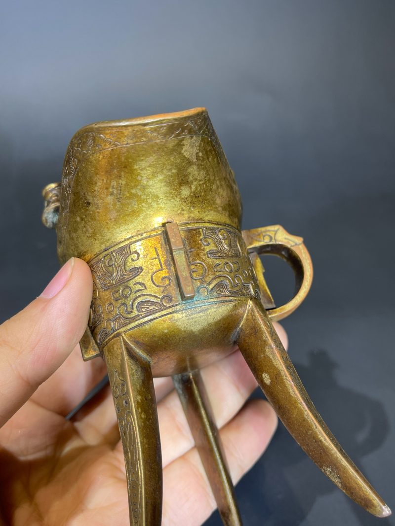 明 铜鎏金云雷地兽面纹爵杯 - 图9