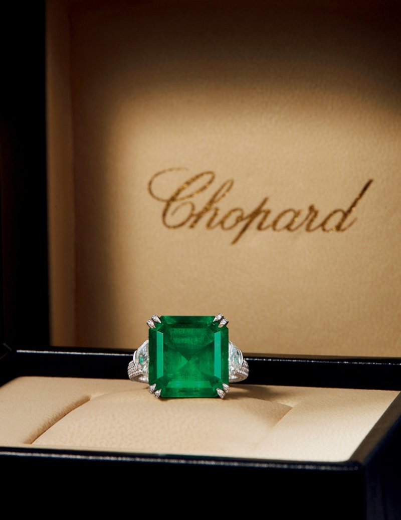 萧邦（Chopard）设计 10.26克拉哥伦比亚祖母绿配钻石戒指