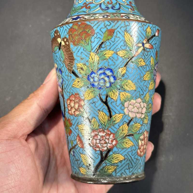 清铜胎掐丝珐琅蝶恋花纹瓶-多宝古瓷宝典