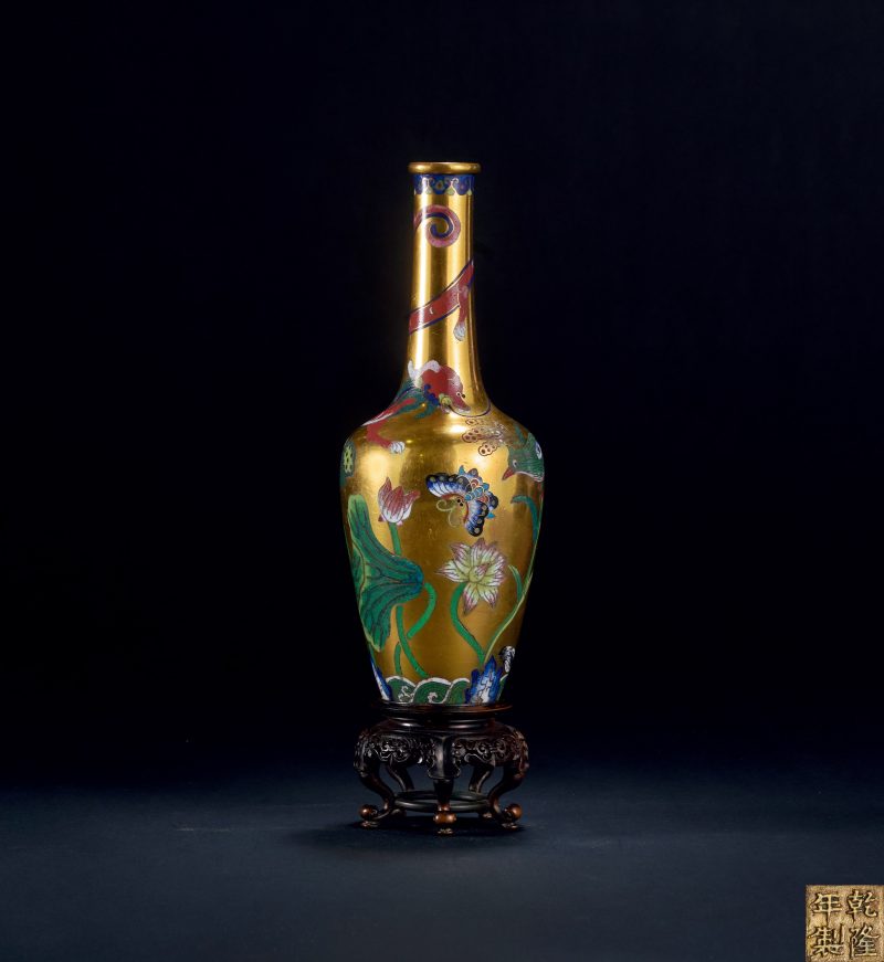 清乾隆 铜錾胎珐琅花鸟纹观音瓶