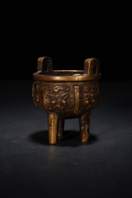 十七世纪 铜鎏金饕餮纹鼎式炉 - 图2