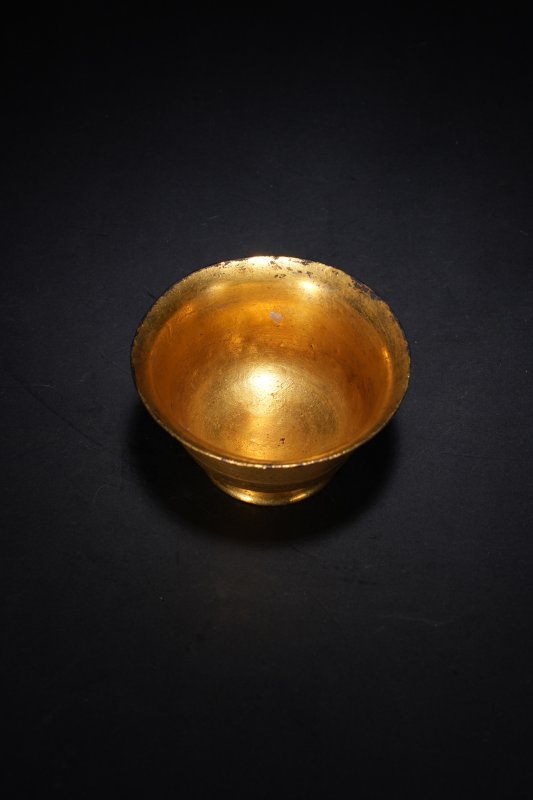 清乾隆 铜鎏金錾花酒杯 - 图3