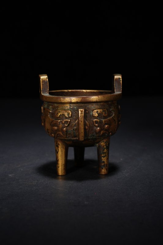 十七世纪 铜鎏金饕餮纹鼎式炉 - 图3