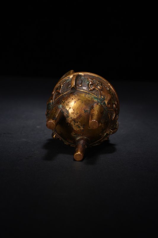 十七世纪 铜鎏金饕餮纹鼎式炉 - 图5