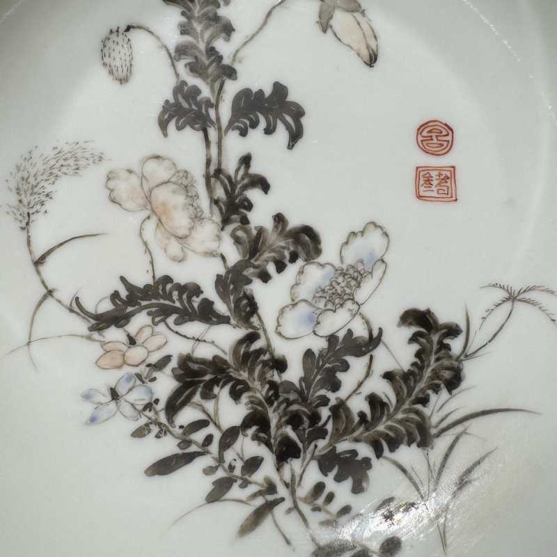 清雍正 墨彩花卉纹盘一对 - 图7