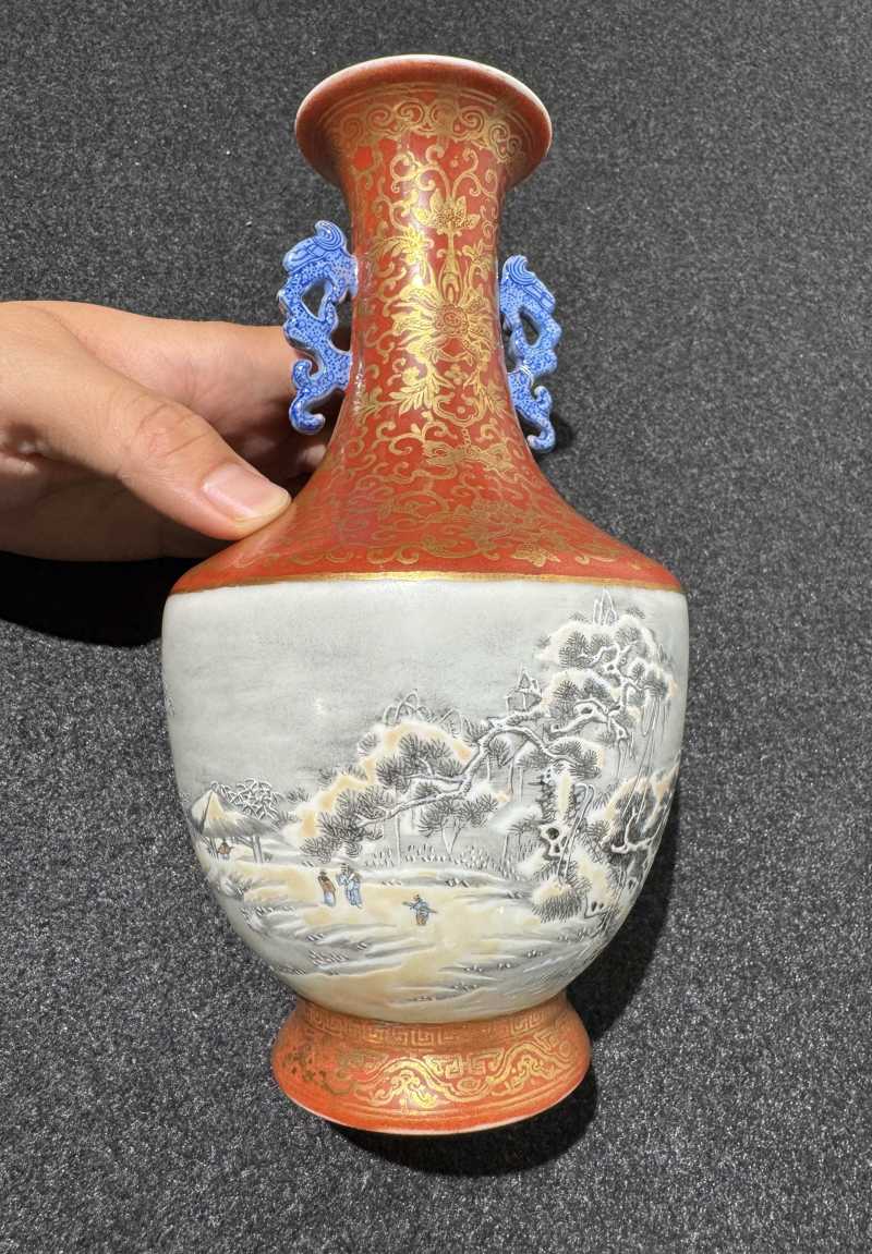 民国 矾红描金珐琅彩雪景图双龙耳瓶 - 图2
