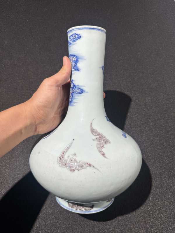 清乾隆 青花釉里红凤舞九天图荸荠瓶 - 图4