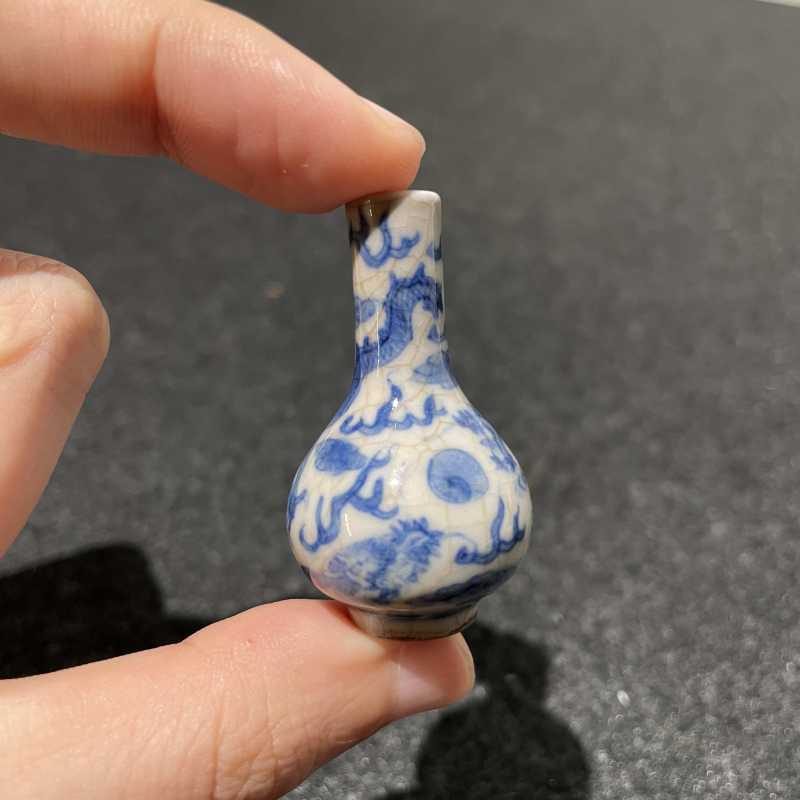 清嘉庆 浆胎青花云龙纹瓶 - 图4