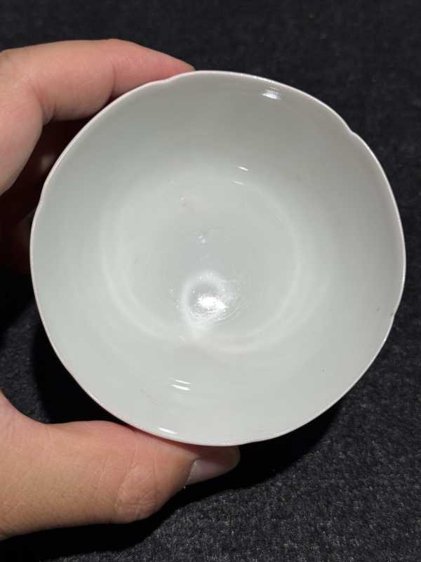 清雍正 胭脂红釉暗刻花口茶圆一对 - 图12