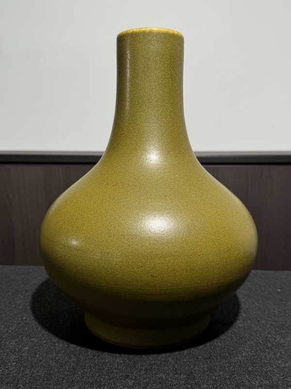 清光绪 茶叶末釉荸荠瓶 - 图2