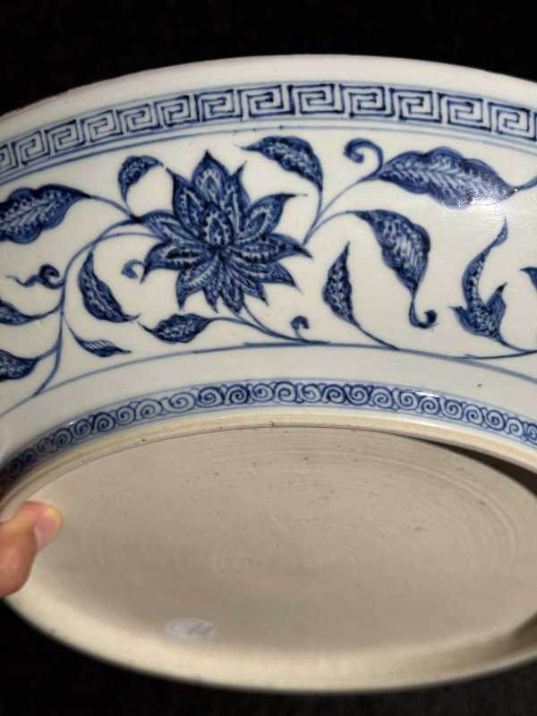 清雍正 青花缠枝花卉纹大盘 - 图9