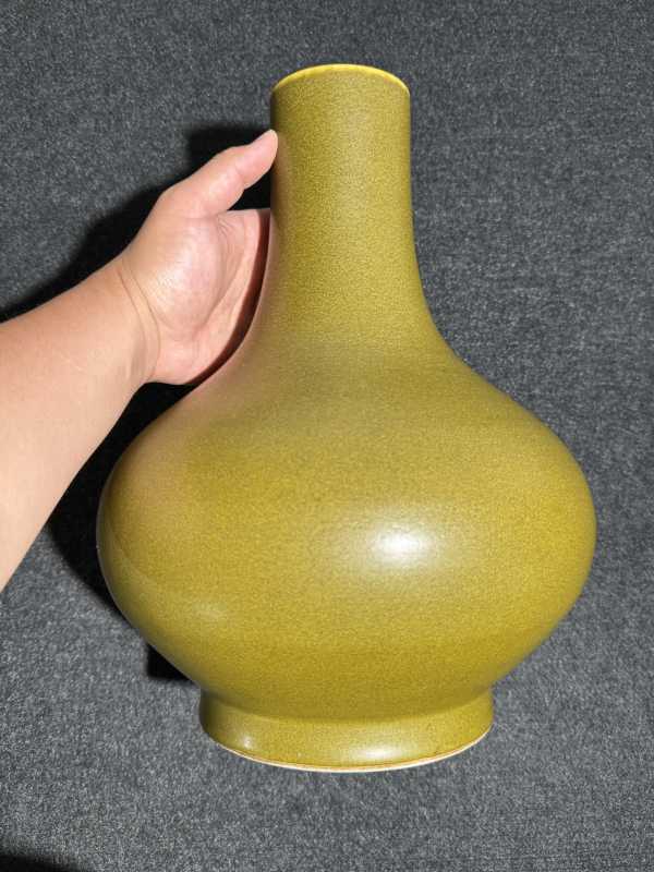 清光绪 茶叶末釉荸荠瓶 - 图3