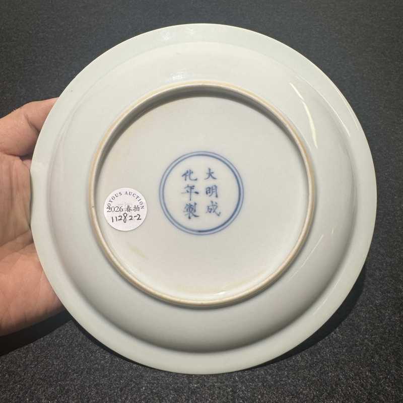 清康熙 白釉暗刻龙纹矾红蝠纹盘一对 - 图5