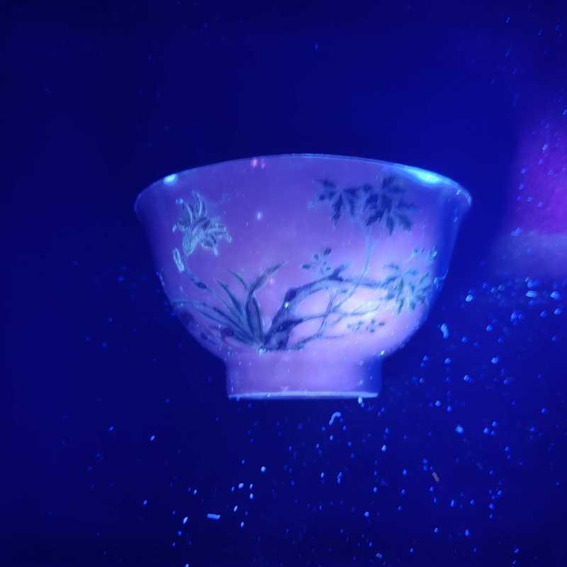 清乾隆 粉彩萱花仙草纹小碗 - 图8