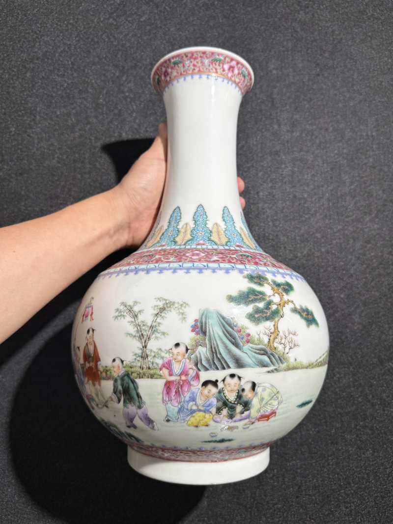 民国 粉彩婴戏图玉堂春瓶一对 - 图11